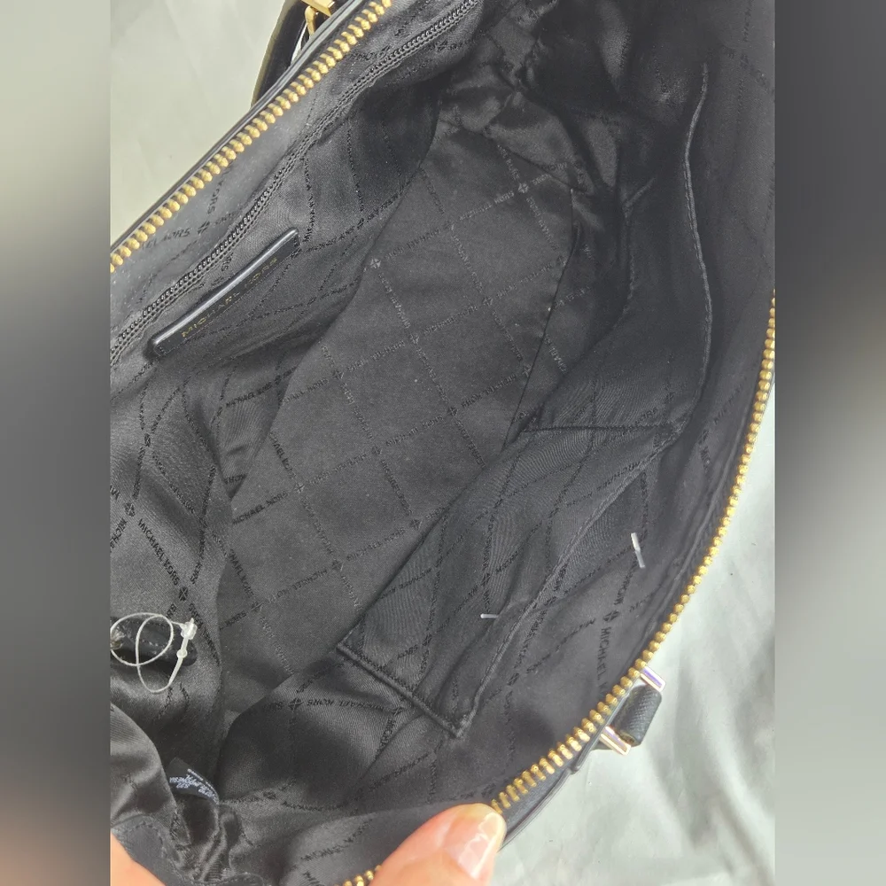 Michael Kors aprox 11"x10"inchs- Black Tote Bag W/ Golden Hardware - Picture 8 of 15